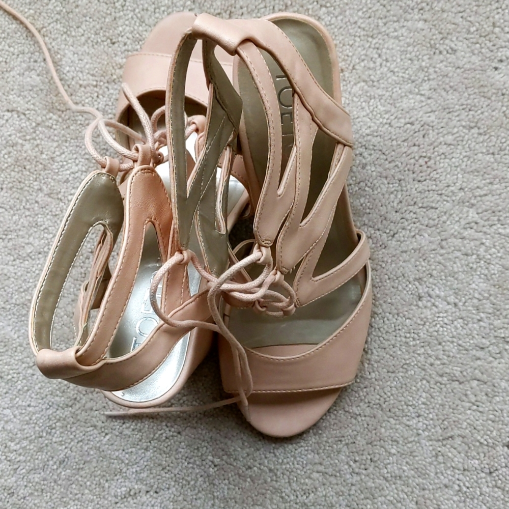 Toetos pink lace up chunky heels